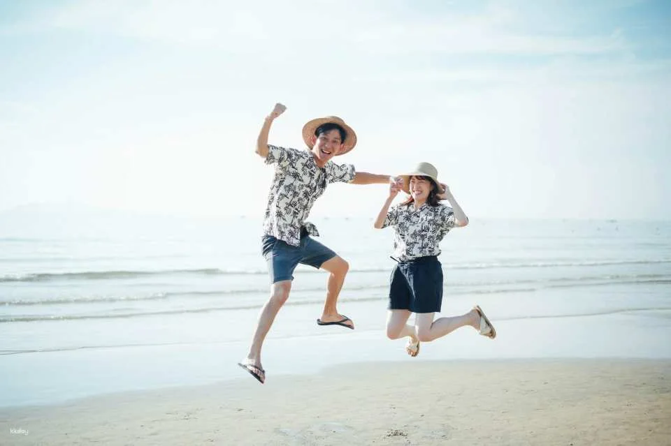 Da Nang: Beach Photoshoot with Professional Photographer