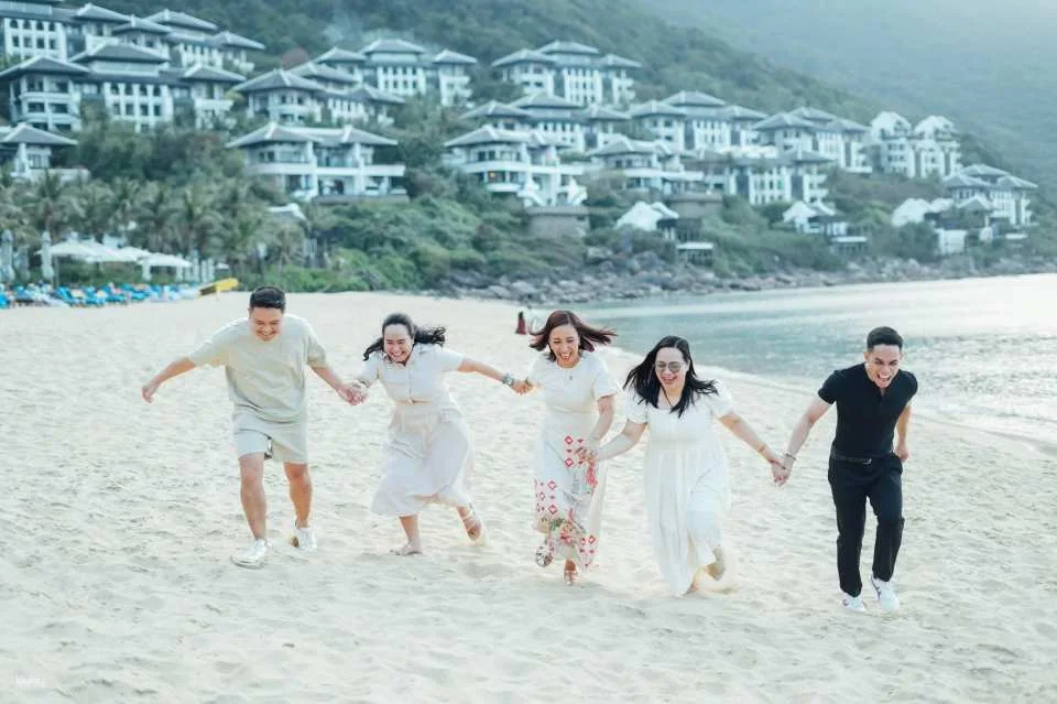 Da Nang: Beach Photoshoot with Professional Photographer