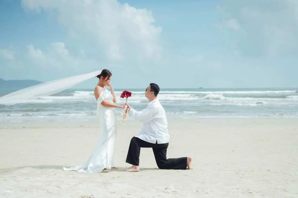 Da Nang: Beach Photoshoot with Professional Photographer