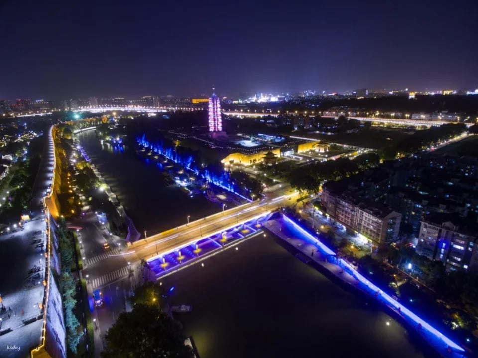 Nanjing Outer Qinhuai River | Enjoy a 30-minute tour of the ancient city of Jinling illuminated by lights and historical sites (day and night tours available)