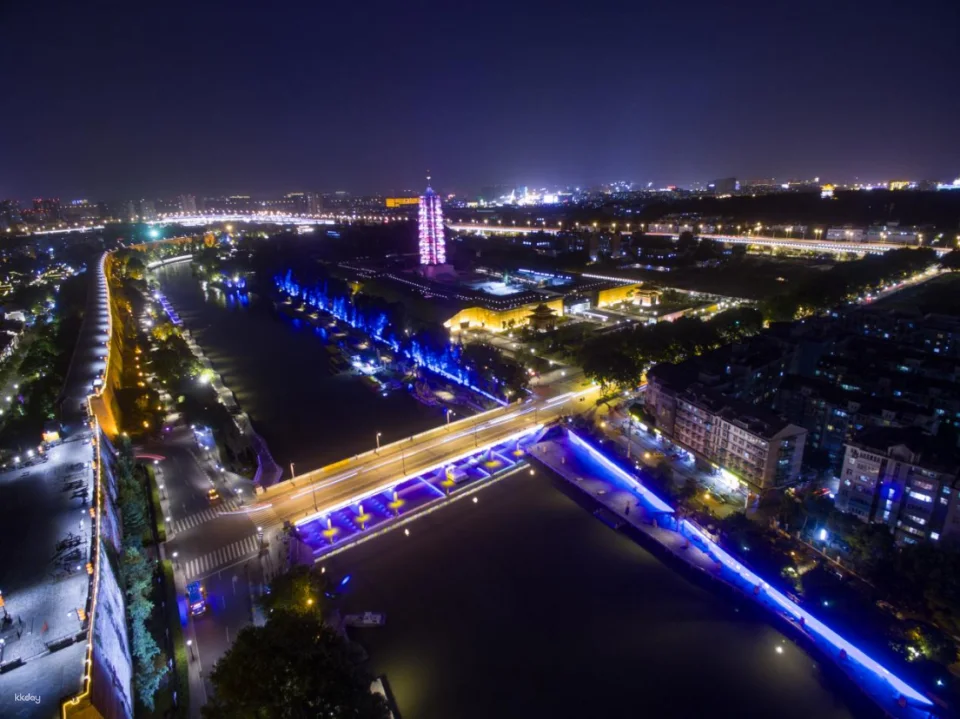 Nanjing Outer Qinhuai River | Enjoy a 30-minute tour of the ancient city of Jinling illuminated by lights and historical sites (day and night tours available)