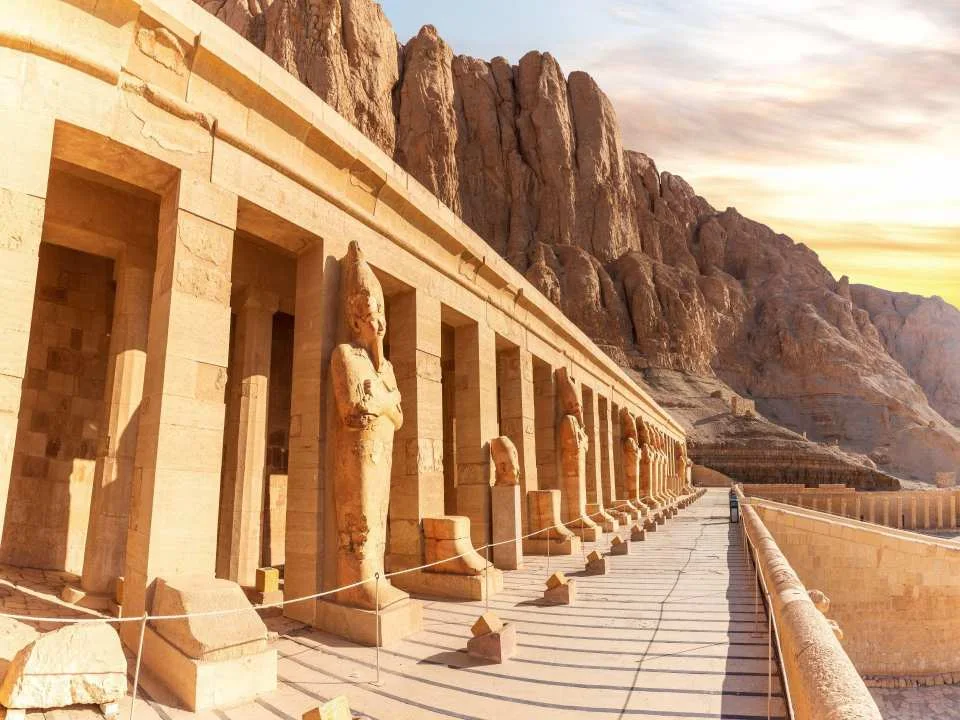 Private Valley Of The Queens Tour With Hatshepsut and Memnon