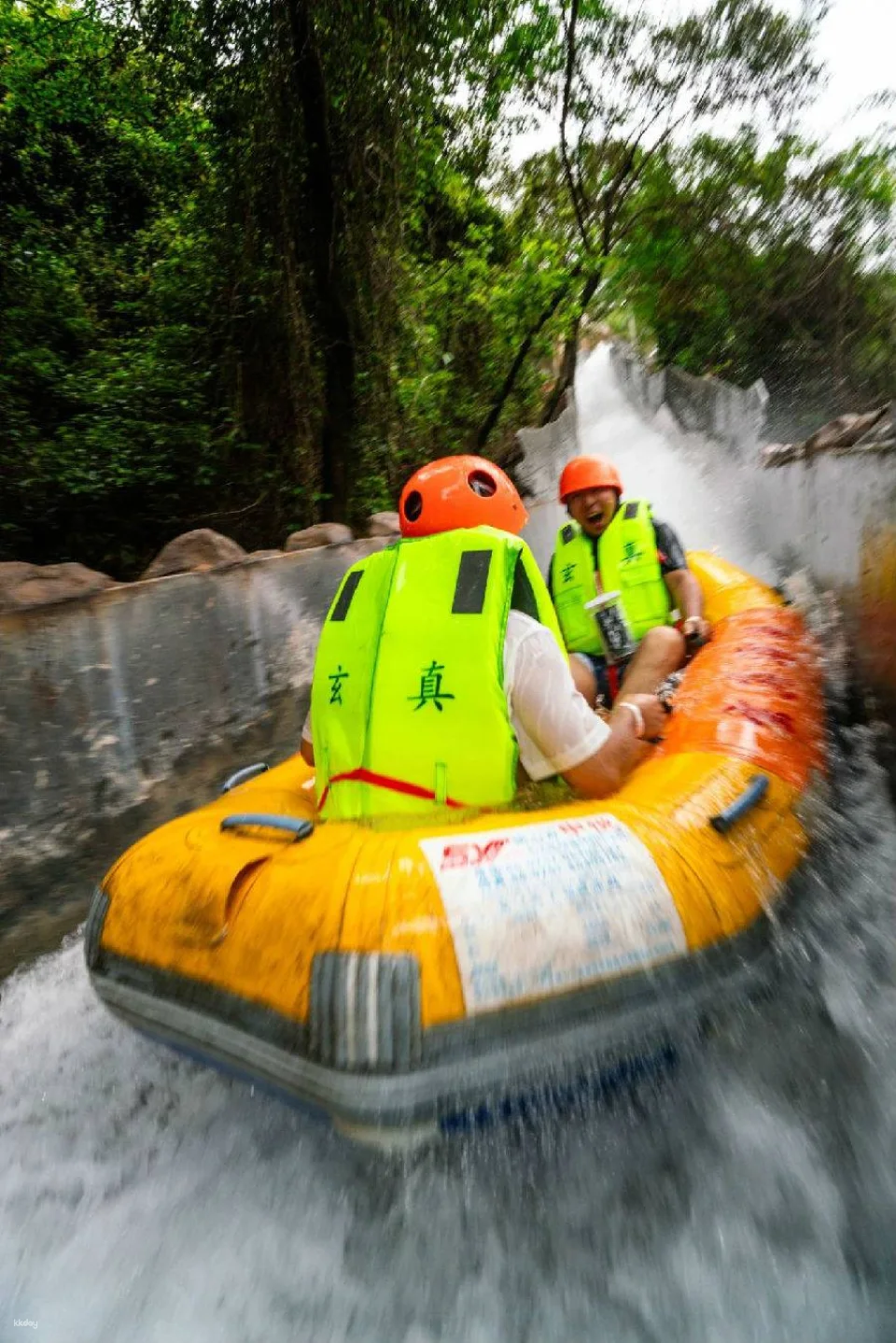 Qingyuan Xuanzhen Cliff Rafting | 4.3km pristine and exhilarating rafting experience, plus all the fun at the mountain spring water park.