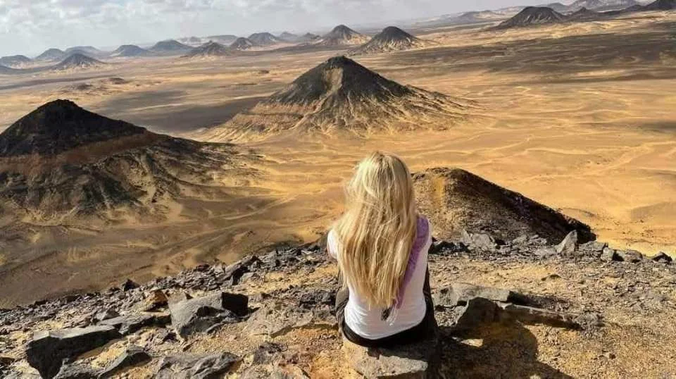 2-Day White & Black Desert Private Safari Tour from Bahariya Oasis