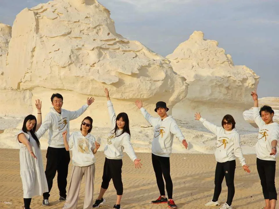2-Day White & Black Desert Private Safari Tour from Bahariya Oasis