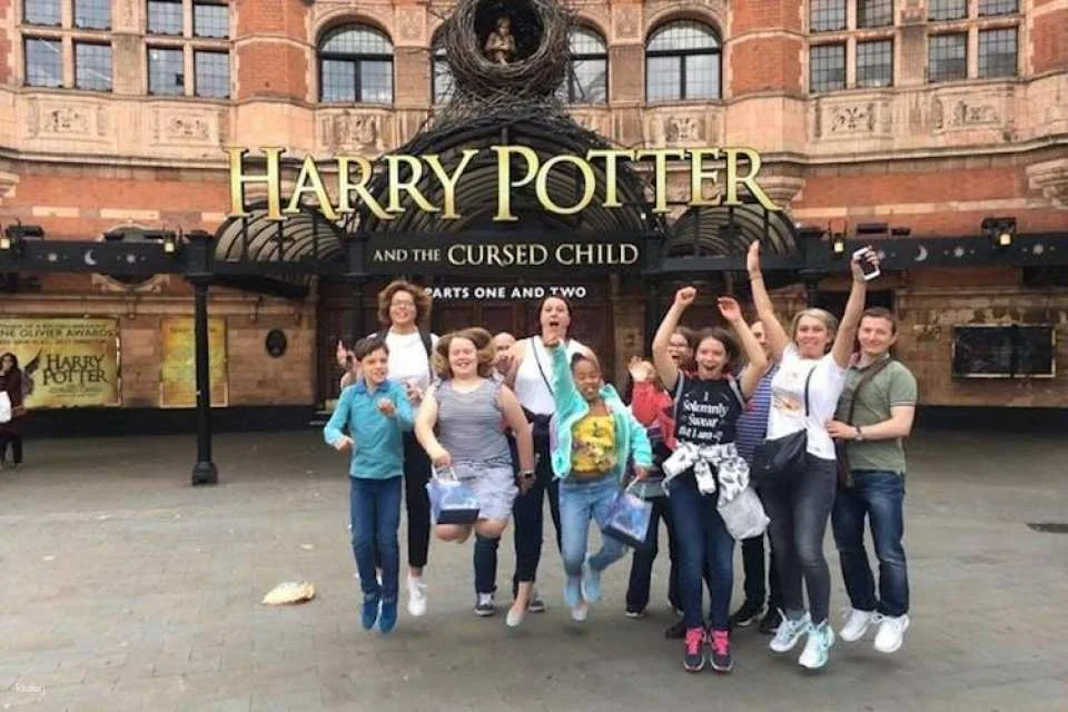 Harry Potter Guided Tour with Thames Cruise and St Paul’s Cathedral