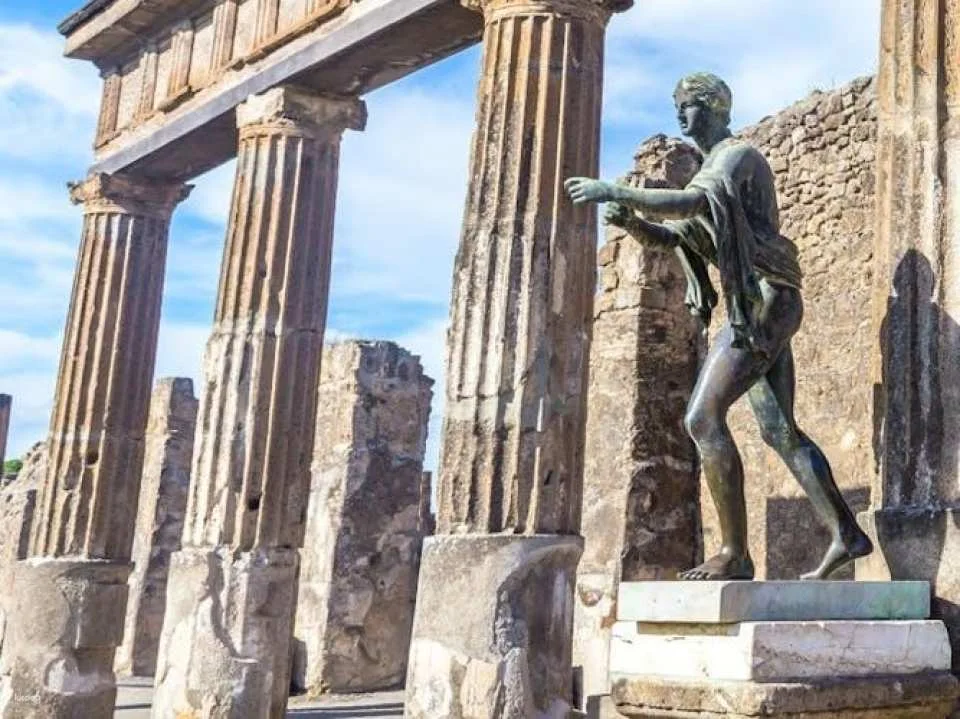 Pompeii and Amalfi full-day audioguided tour from Naples