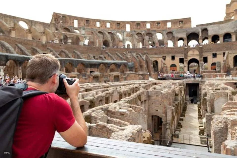 Colosseum and arena floor private tour with local guide