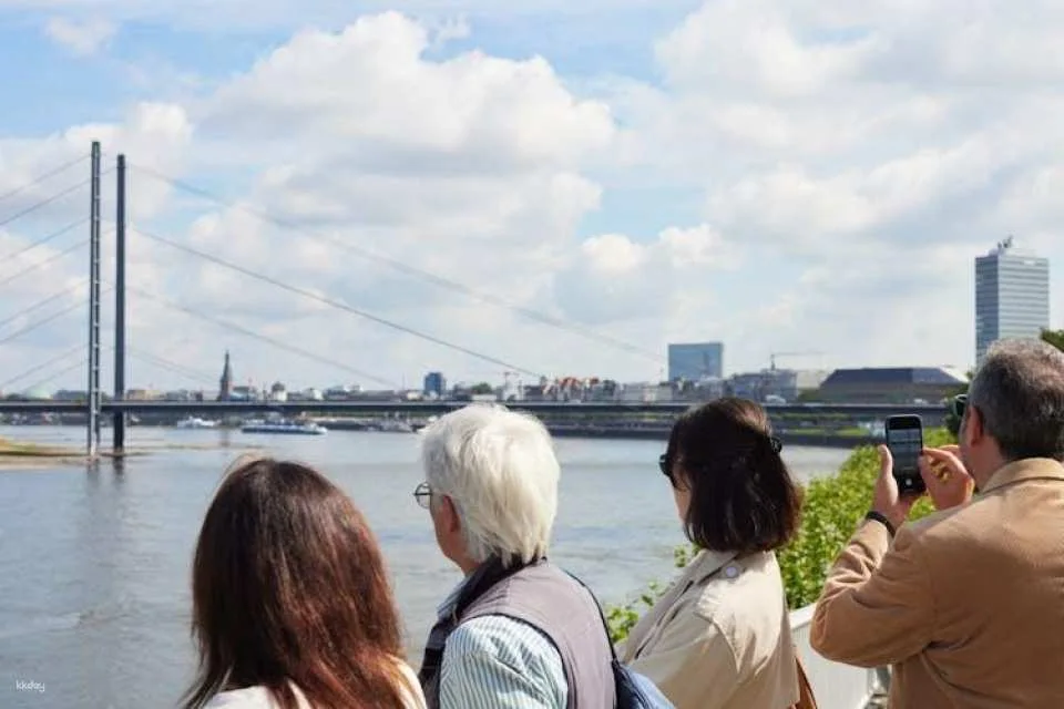 2-Hour Guided Walking Tour of Düsseldorf in German