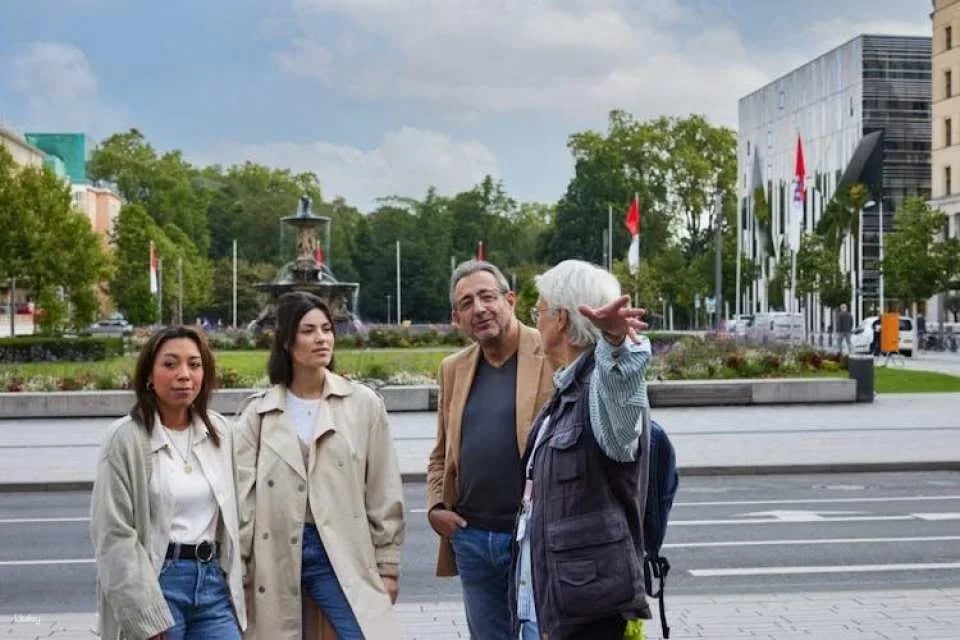 2-Hour Guided Walking Tour of Düsseldorf in German