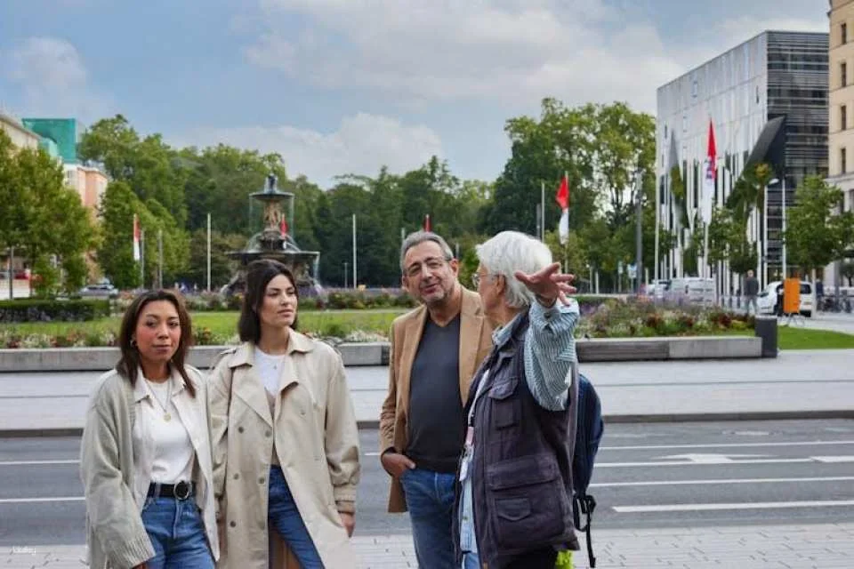 2-Hour Guided Walking Tour of Düsseldorf in German