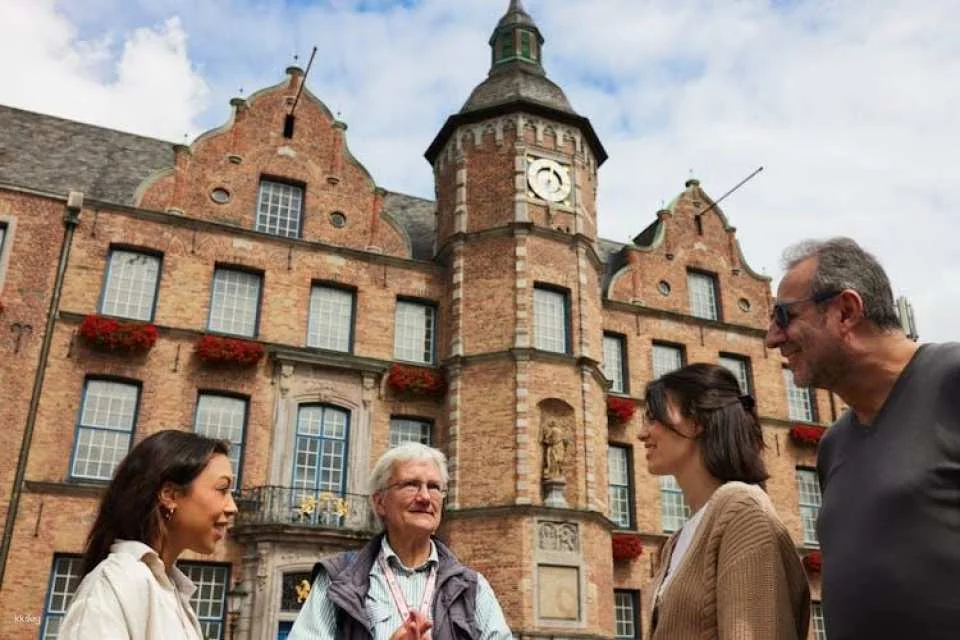 2-Hour Guided Walking Tour of Düsseldorf in German