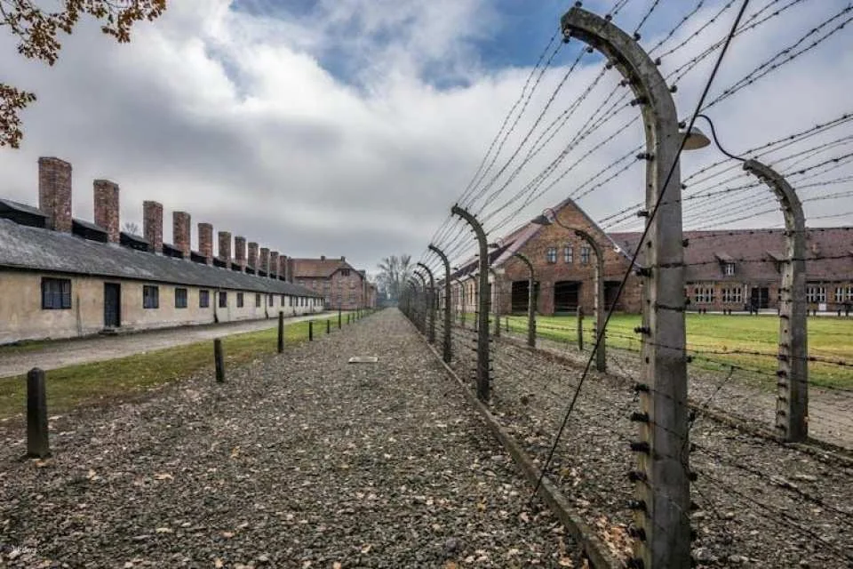 Auschwitz-Birkenau Italian Guided Tour with Hotel Pick-Up