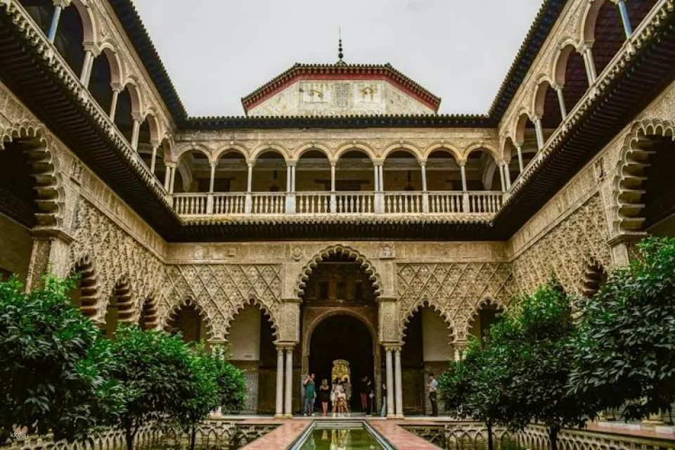 VIP pass to explore the Royal Alcázar of Seville at special hours