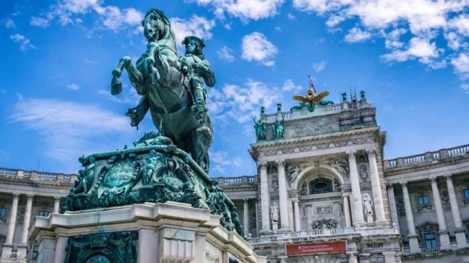 Skip-the-Line Sisi Museum, Hofburg and Gardens Tour Vienna in Italian