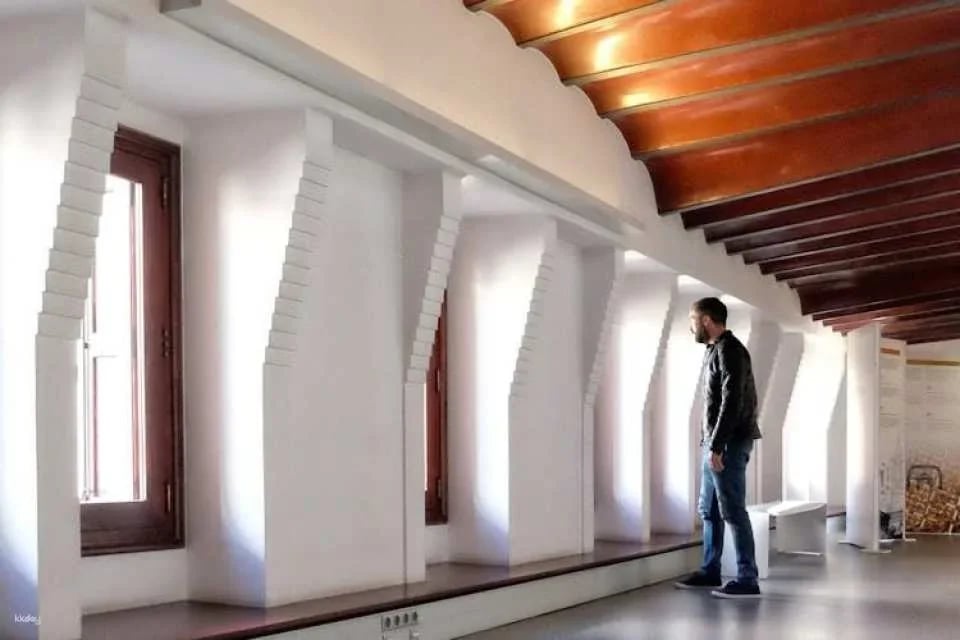Palau Güell Entrance Tickets With Audio Guide