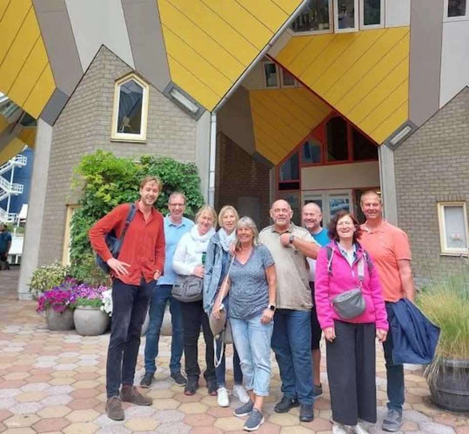 Private tour with local guide in Rotterdam