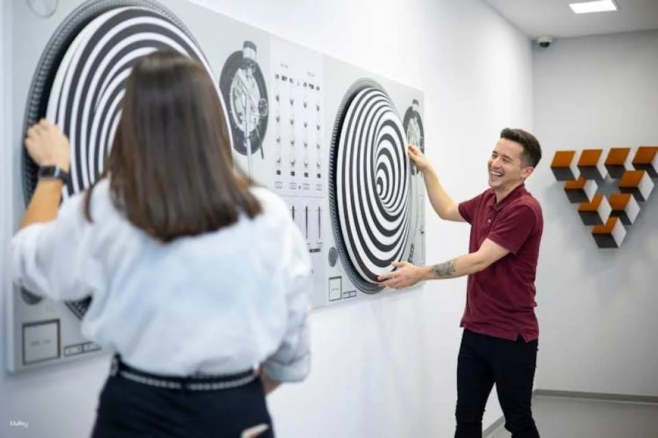 Tickets to the Museum of Illusions in Seville