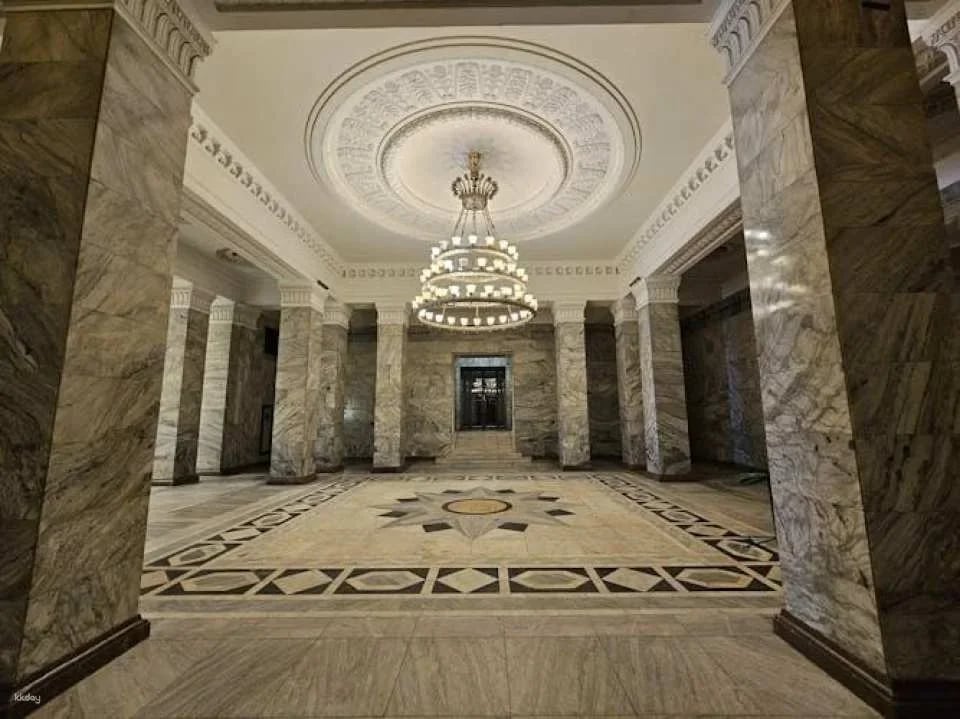 Palace of Culture and Science skip-the-line ticket and tour in Polish