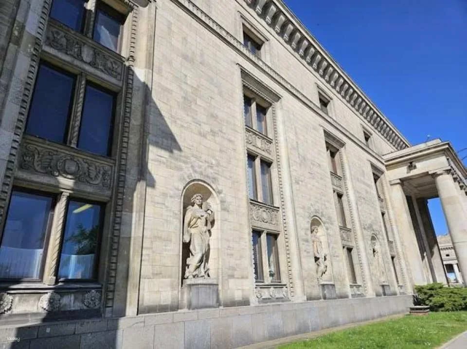 Palace of Culture and Science skip-the-line ticket and tour in Polish