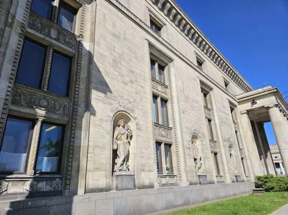 Palace of Culture and Science skip-the-line ticket and tour in Polish