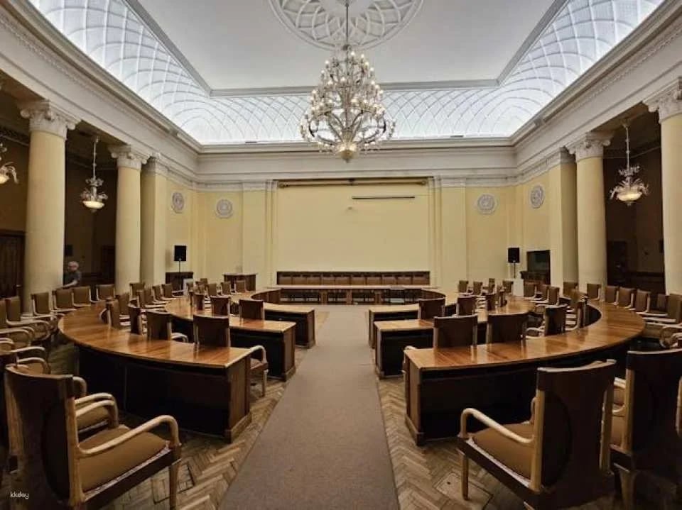 Palace of Culture and Science skip-the-line ticket and tour in Polish
