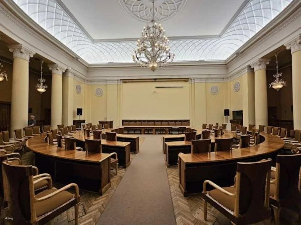 Palace of Culture and Science skip-the-line ticket and tour in Polish