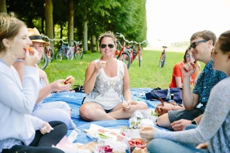 Versailles e-bike tour with palace, gardens and picnic stop