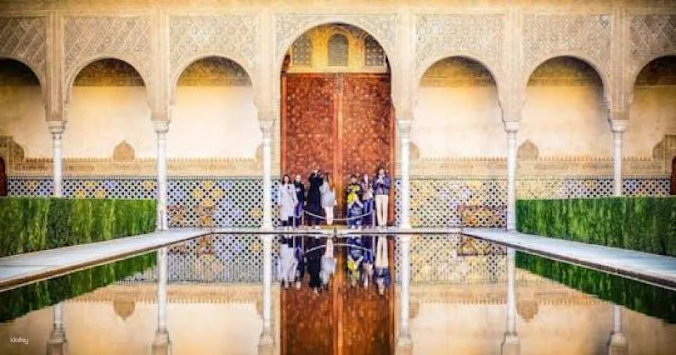 Alhambra Complete Tour with Tickets: Alcazaba, Nasrid, Generalife