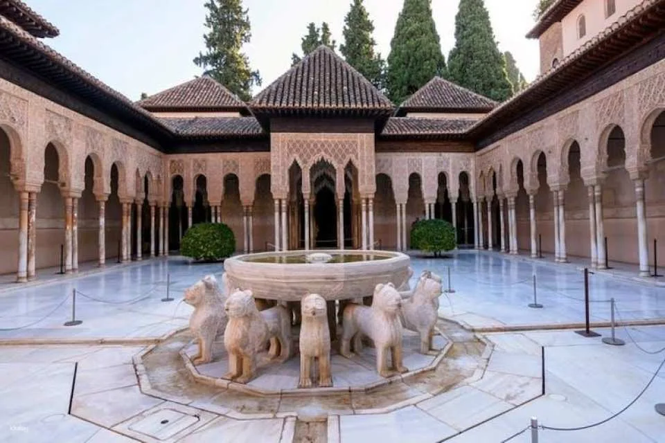 Alhambra Complete Tour with Tickets: Alcazaba, Nasrid, Generalife