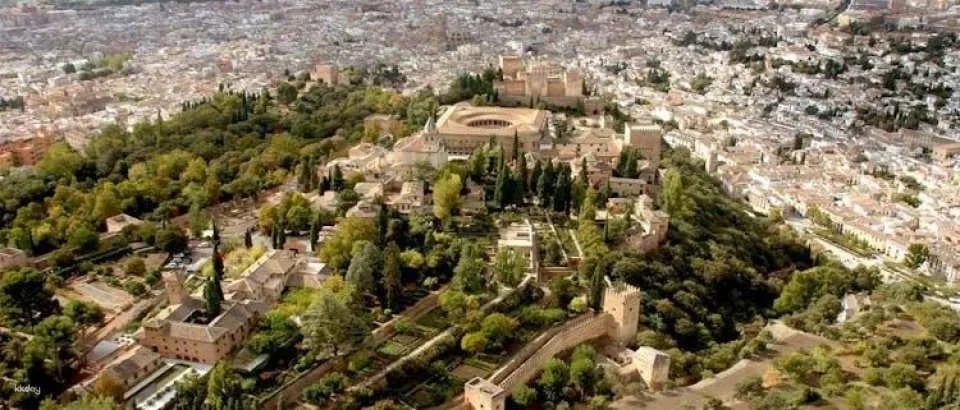Alhambra Complete Tour with Tickets: Alcazaba, Nasrid, Generalife