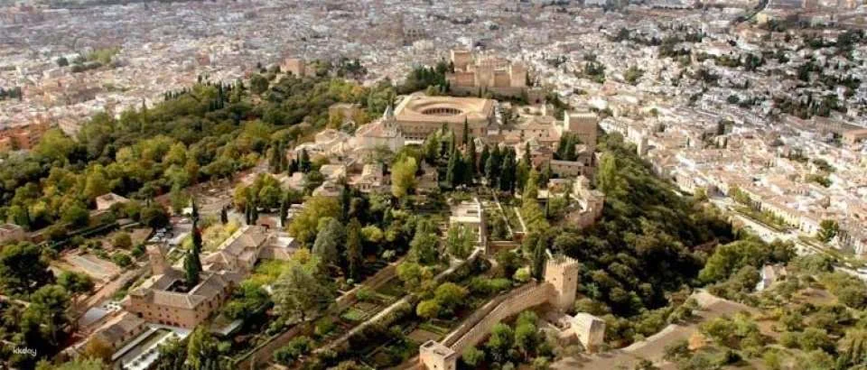 Alhambra Complete Tour with Tickets: Alcazaba, Nasrid, Generalife