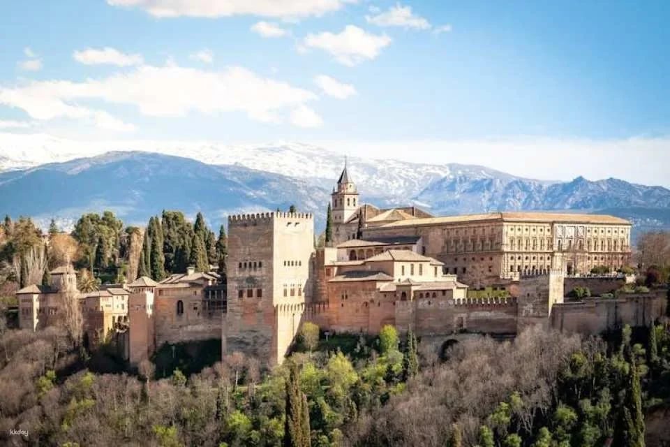 Alhambra Complete Tour with Tickets: Alcazaba, Nasrid, Generalife