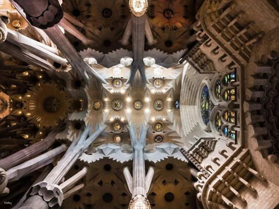 Tickets and guided visit to the Sagrada Família