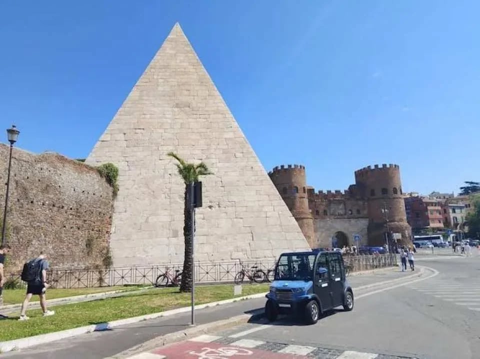 Private Rome Tour by Golf Cart with Optional Catacombs Visit