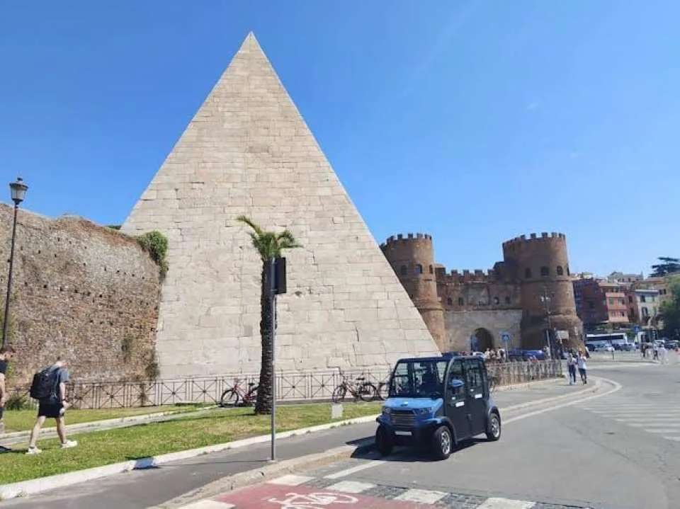 Private Rome Tour by Golf Cart with Optional Catacombs Visit