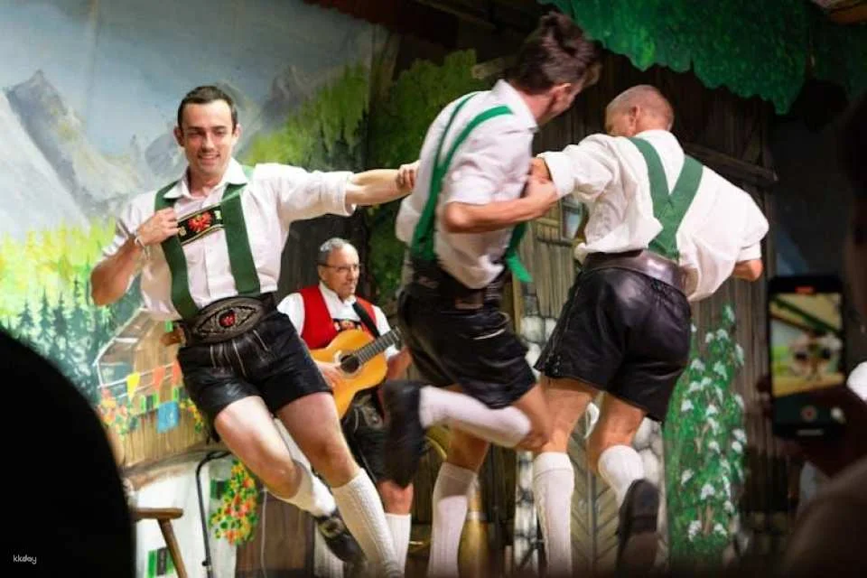 Gundolf Family Tyrolean folk show in Innsbruck with dinner option
