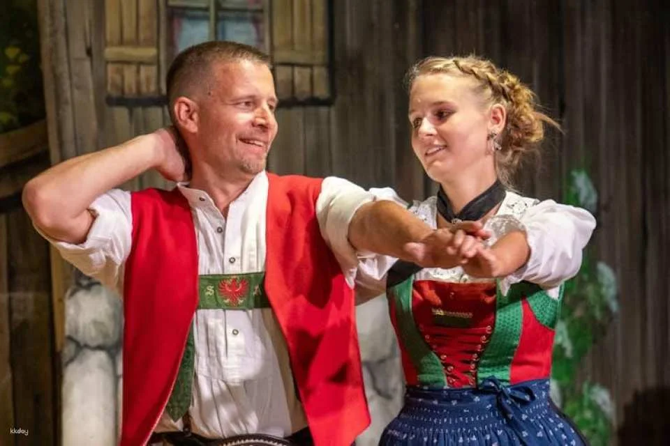 Gundolf Family Tyrolean folk show in Innsbruck with dinner option