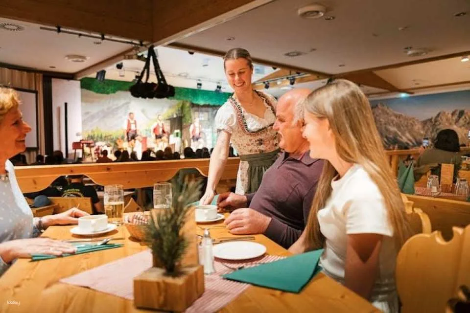 Gundolf Family Tyrolean folk show in Innsbruck with dinner option