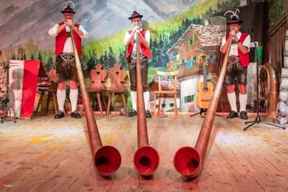 Gundolf Family Tyrolean folk show in Innsbruck with dinner option