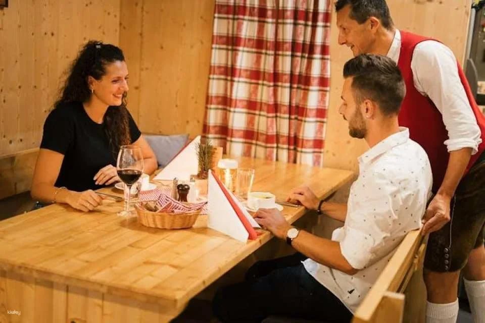 Gundolf Family Tyrolean folk show in Innsbruck with dinner option