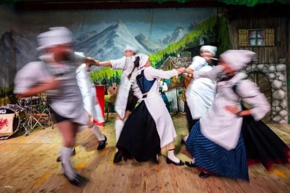 Gundolf Family Tyrolean folk show in Innsbruck with dinner option