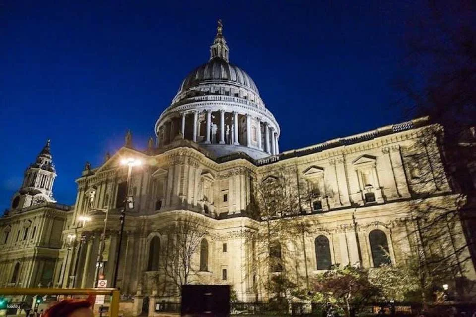 Panoramic London 2-hour open-top bus tour with live guide