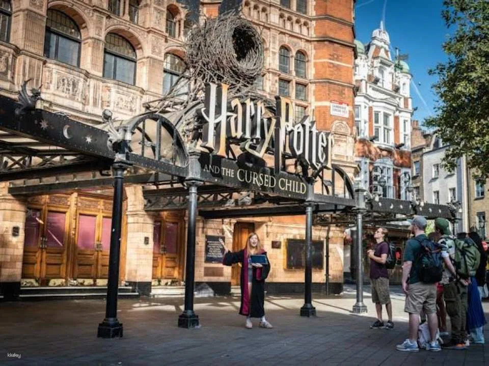 Harry Potter Film Location Guided Walking Tour and Thames Cruise