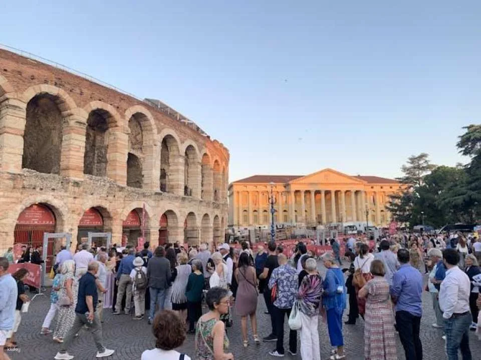 Best of Verona German guided tour with priority Arena entrance