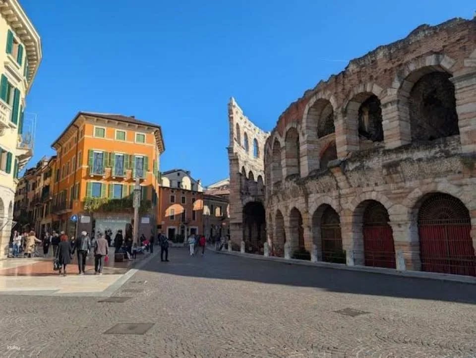 Best of Verona German guided tour with priority Arena entrance