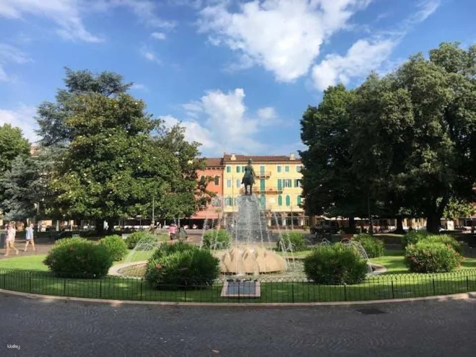 Best of Verona German guided tour with priority Arena entrance