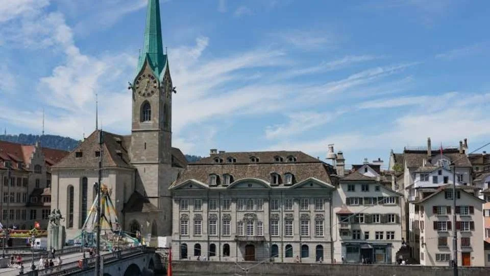 Zürich old town private walking tour with a local guide