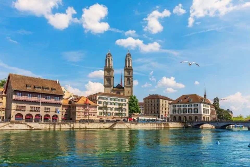 Zürich old town private walking tour with a local guide