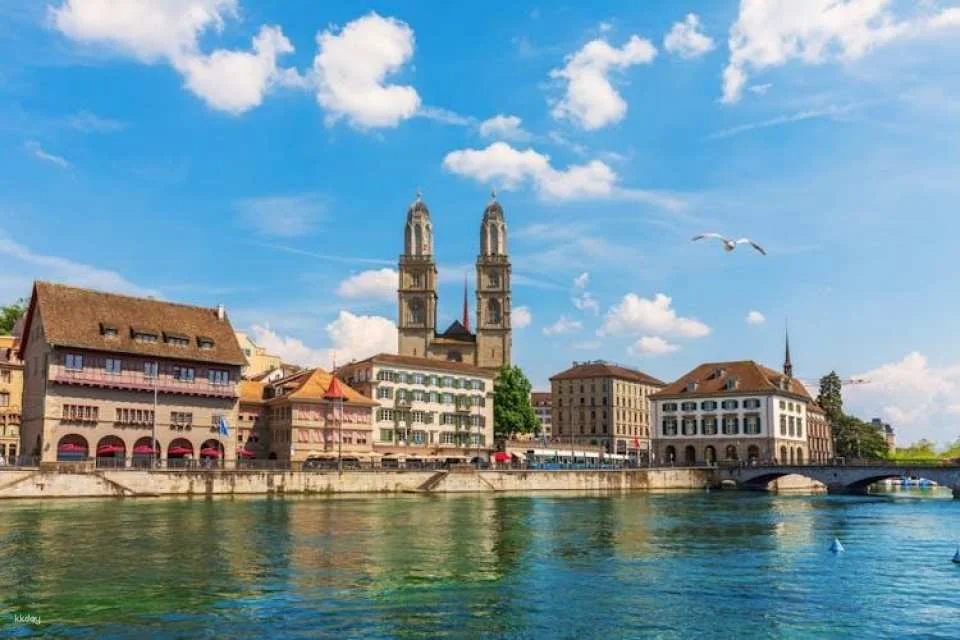Zürich old town private walking tour with a local guide